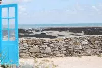 Le Vieil - paysage et porte bleue