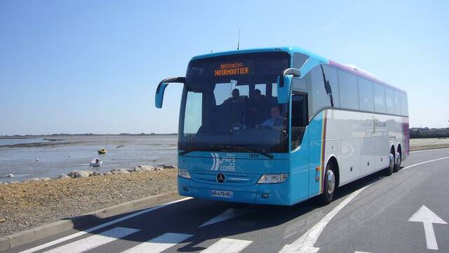 Ligne de bus : vers ou depuis le continent