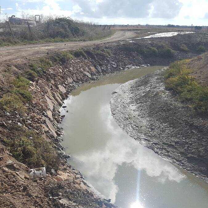  restauration de berges par enrochements sur l'étreau des Ransins;