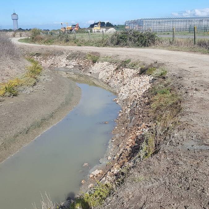  restauration de berges par enrochements sur l'étreau des Ransins;